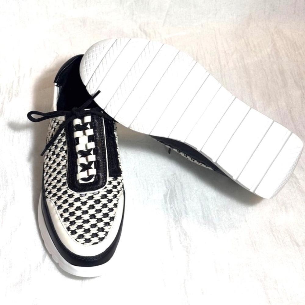 Vaneli Sport Women’s Sneakers Black/White 7 1/2 - Picture 2 of 5